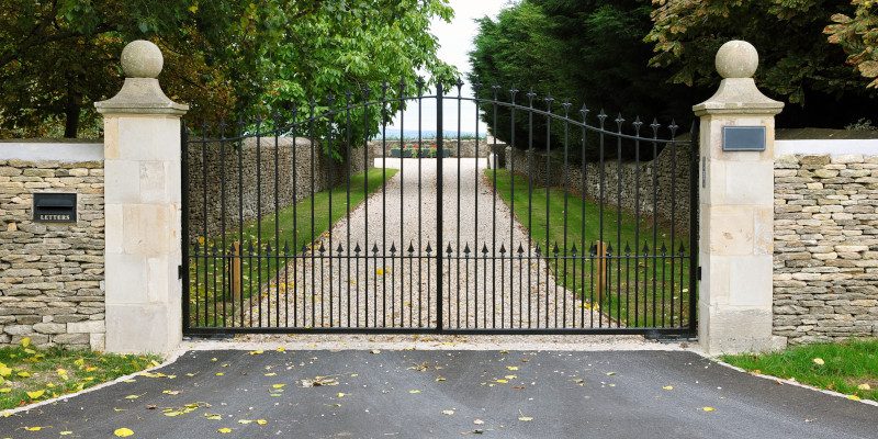Top Signs You Need a Gate Replacement Service